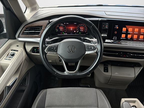 Volkswagen Multivan 13 of 19