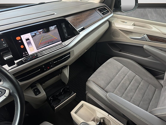 Volkswagen Multivan 14 of 19