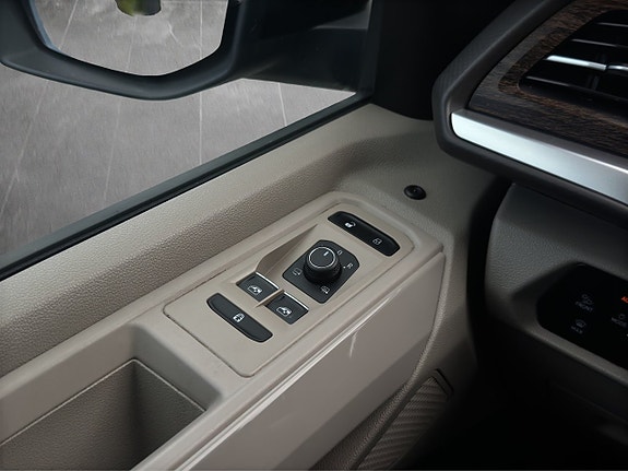 Volkswagen Multivan 19 of 19