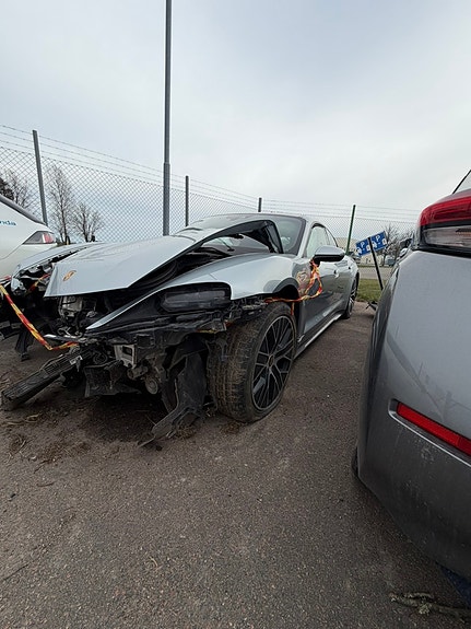 Porsche Taycan 4S 13 of 15