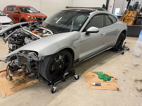 Porsche Taycan 4S 3 of 15