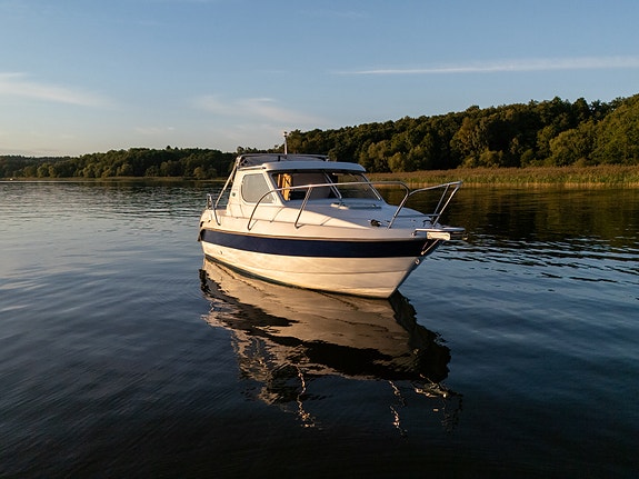 Bella 650 – Välskött kabinbåt med Volvo Penta 4.3 GL, färskvattenkyld 6 of 14