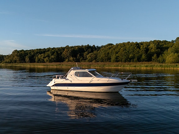 Bella 650 – Välskött kabinbåt med Volvo Penta 4.3 GL, färskvattenkyld 2 of 14