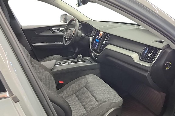 Volvo XC60 11 of 30