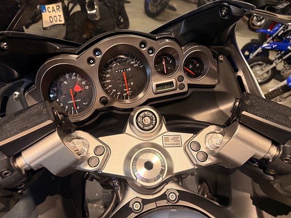 Kawasaki ZZR 1200 8 of 8