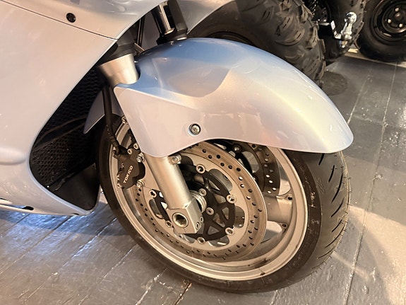 Kawasaki ZZR 1200 7 of 8