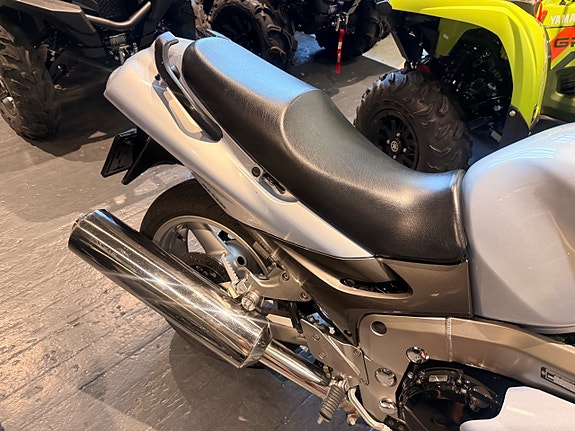 Kawasaki ZZR 1200 3 of 8