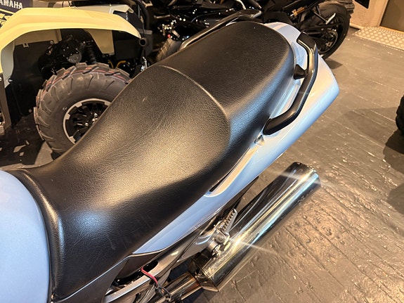 Kawasaki ZZR 1200 5 of 8