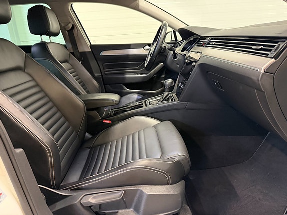 Volkswagen Passat 13 of 22