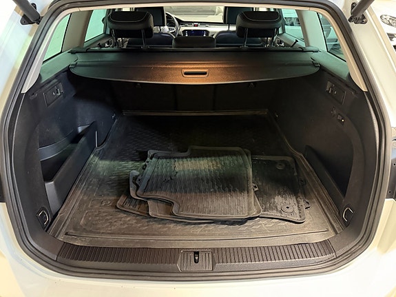 Volkswagen Passat 10 of 22