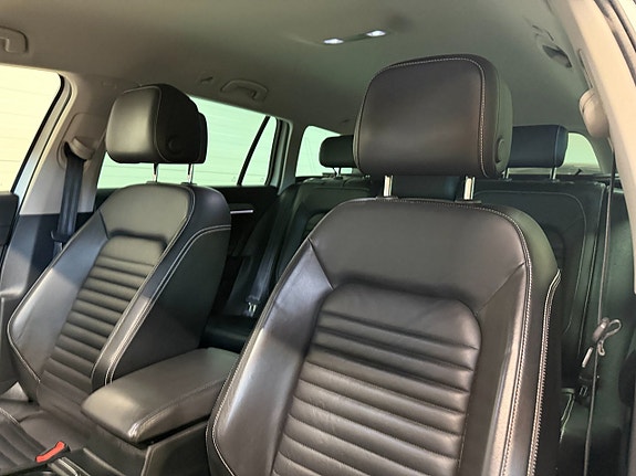 Volkswagen Passat 16 of 22