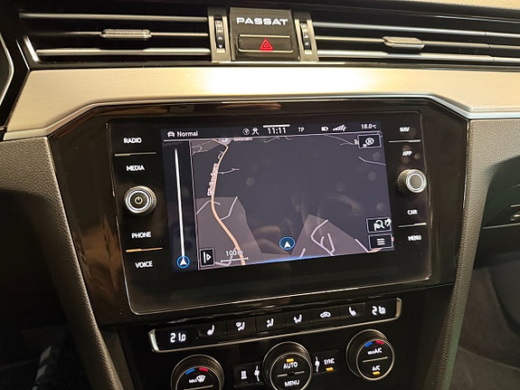 Volkswagen Passat 19 of 22