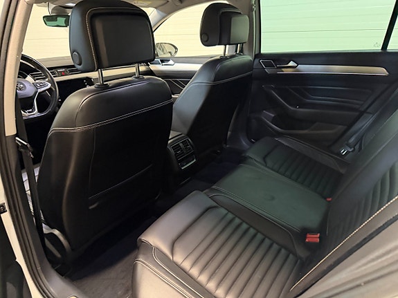 Volkswagen Passat 17 of 22