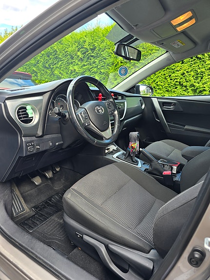 Toyota Auris 4 of 6