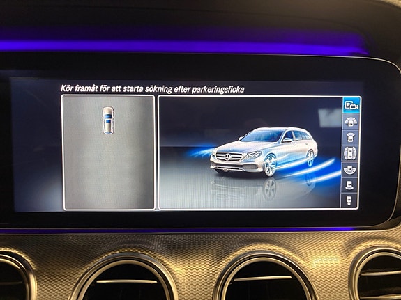 Mercedes-Benz E220 21 of 23