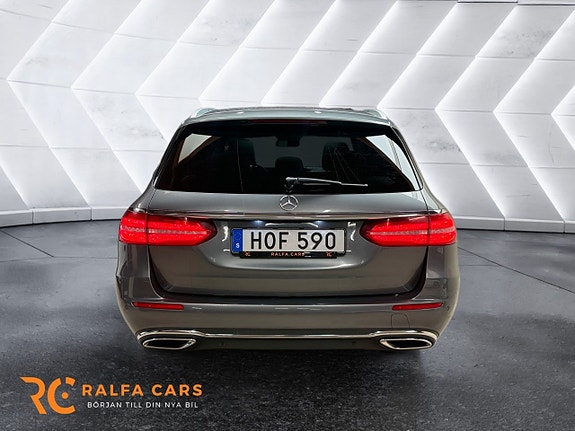 Mercedes-Benz E220 7 of 23