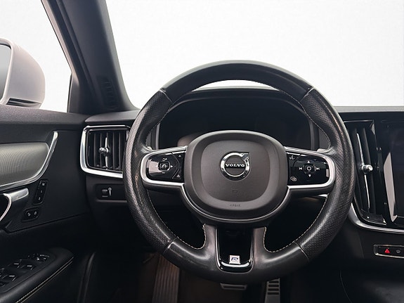 Volvo S90 15 of 30
