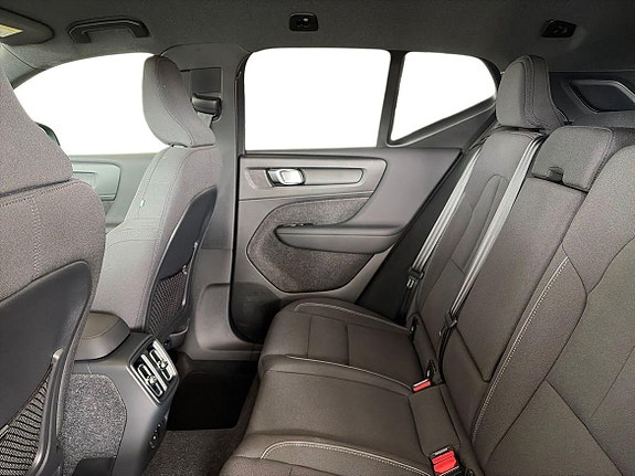 Volvo EX40 11 of 19