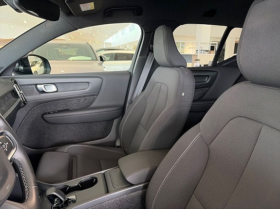 Volvo EX40 10 of 19