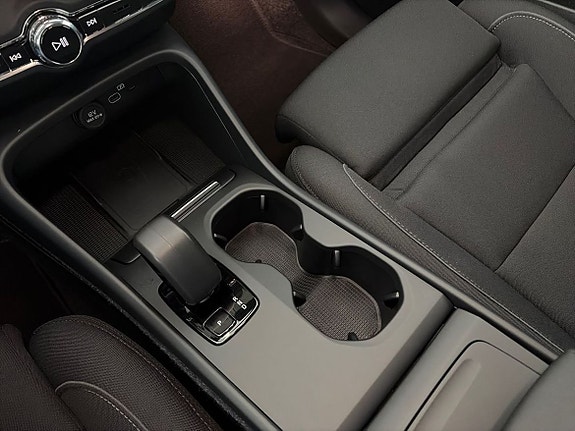 Volvo EX40 16 of 19