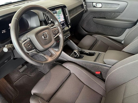 Volvo EX40 9 of 19
