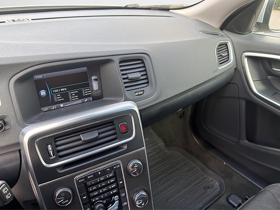 Volvo V60 13 of 16