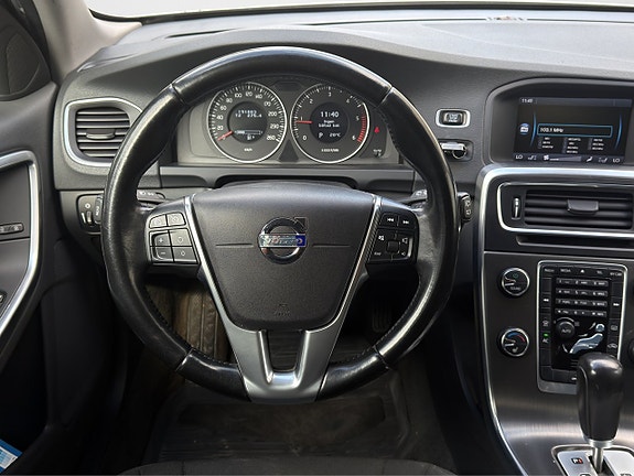 Volvo V60 12 of 16
