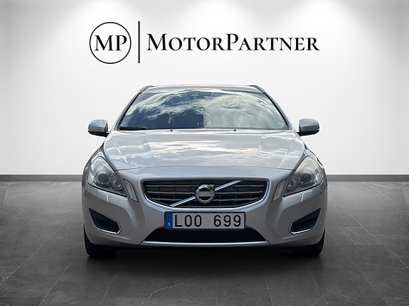 Volvo V60 2 of 16