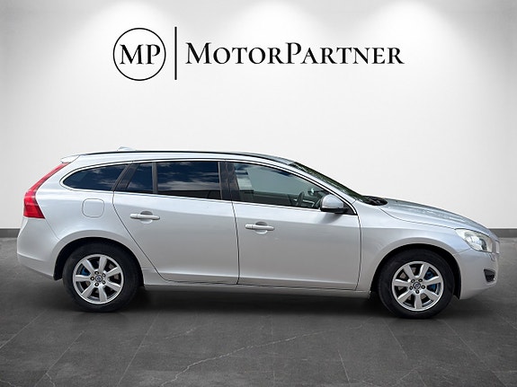 Volvo V60 8 of 16