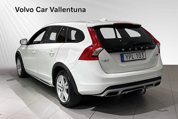 Volvo V60 Cross Country 4 of 20