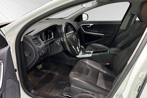 Volvo V60 Cross Country 7 of 20