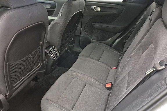 Volvo EX40 26 of 30