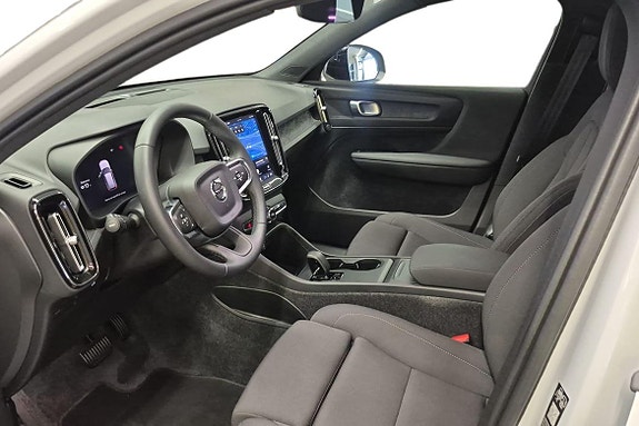 Volvo EX40 19 of 30