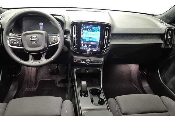 Volvo EX40 18 of 30