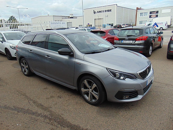 Peugeot 308 SW 2 of 11