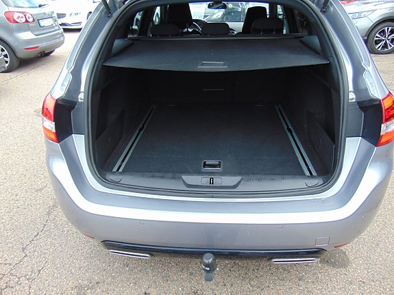 Peugeot 308 SW 7 of 11