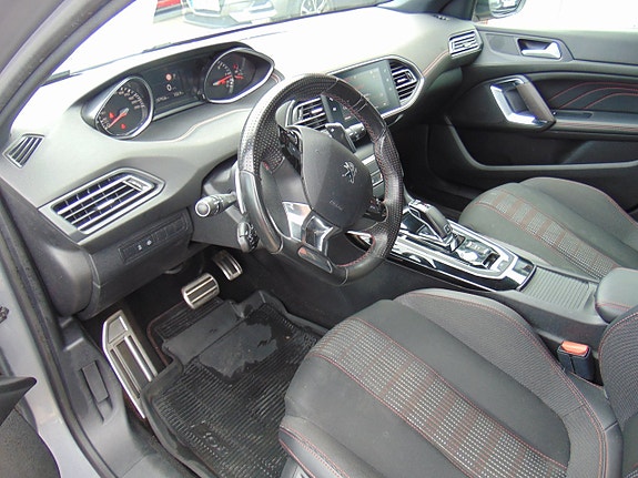 Peugeot 308 SW 8 of 11