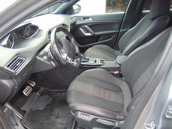 Peugeot 308 SW 9 of 11