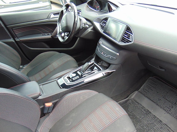 Peugeot 308 SW 10 of 11