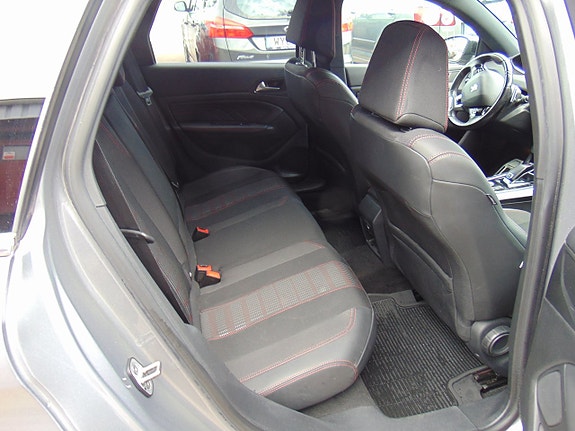 Peugeot 308 SW 11 of 11