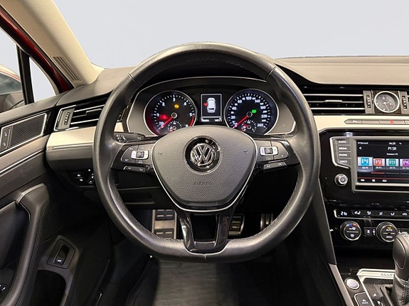 Volkswagen Passat Alltrack 18 of 22