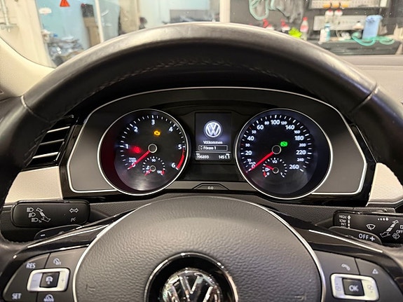 Volkswagen Passat Alltrack 19 of 22