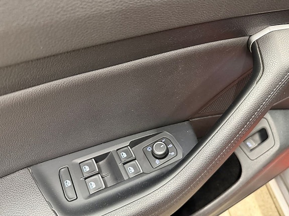 Volkswagen Passat Alltrack 16 of 22