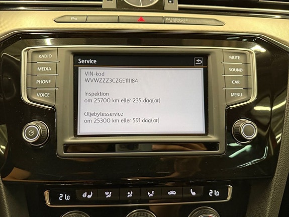 Volkswagen Passat Alltrack 5 of 22