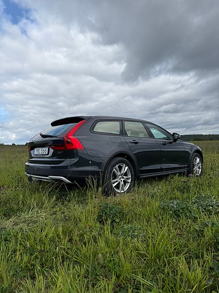 Volvo V90 Cross Country 3 of 10