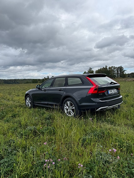Volvo V90 Cross Country 4 of 10