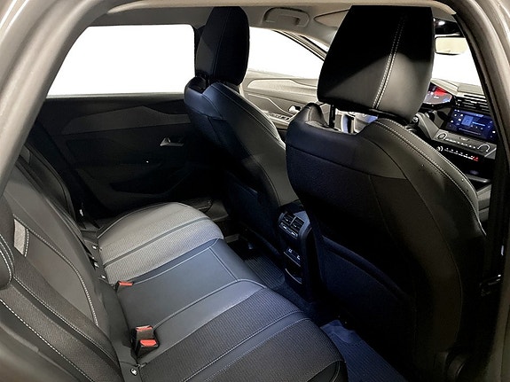 Peugeot 308 SW 15 of 19