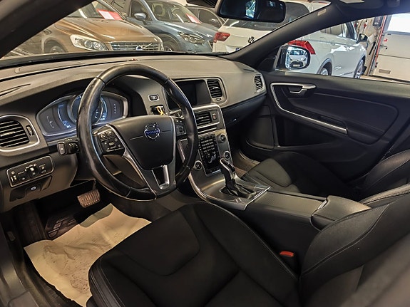Volvo V60 Cross Country 8 of 22