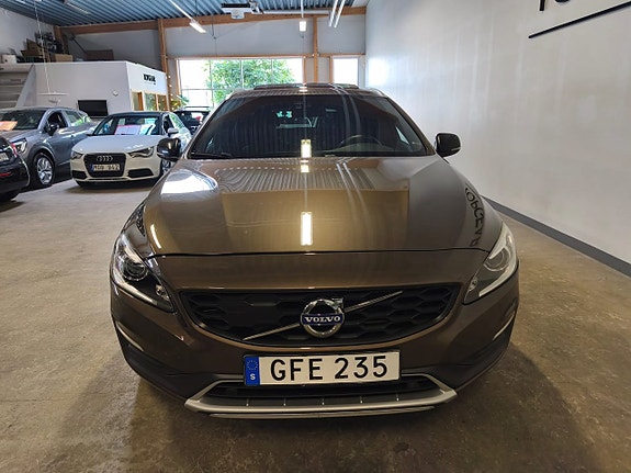 Volvo V60 Cross Country 2 of 22