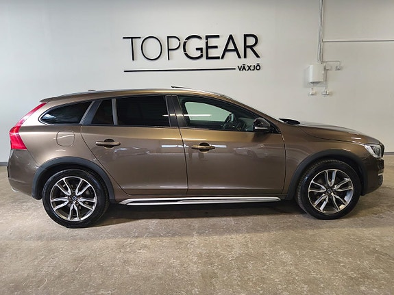 Volvo V60 Cross Country 7 of 22